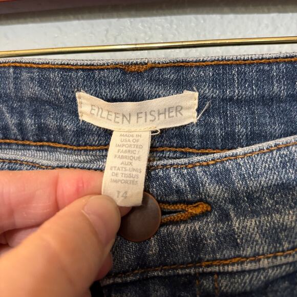 Eileen Fisher Lighter Wash High Rise Tapered Straight Leg Jeans 14 - Picture 3 of 3
